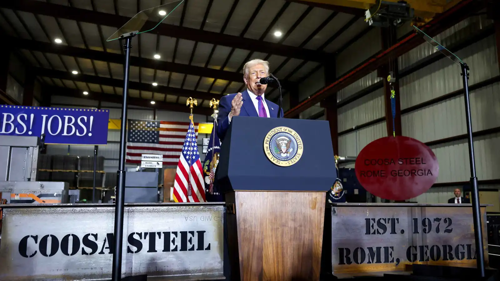 "حال إحراز تقدم".. ترامب يؤكد استعداده للقاء قادة إيران