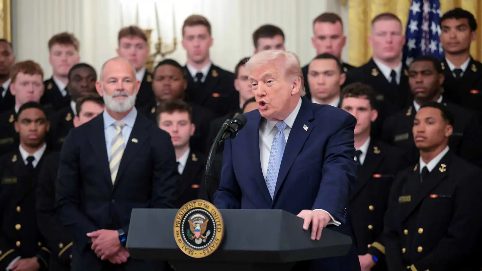 "متأخر جدا".. ترامب يعلق على سماح بريطانيا باستخدام قواعدها لضرب إيران