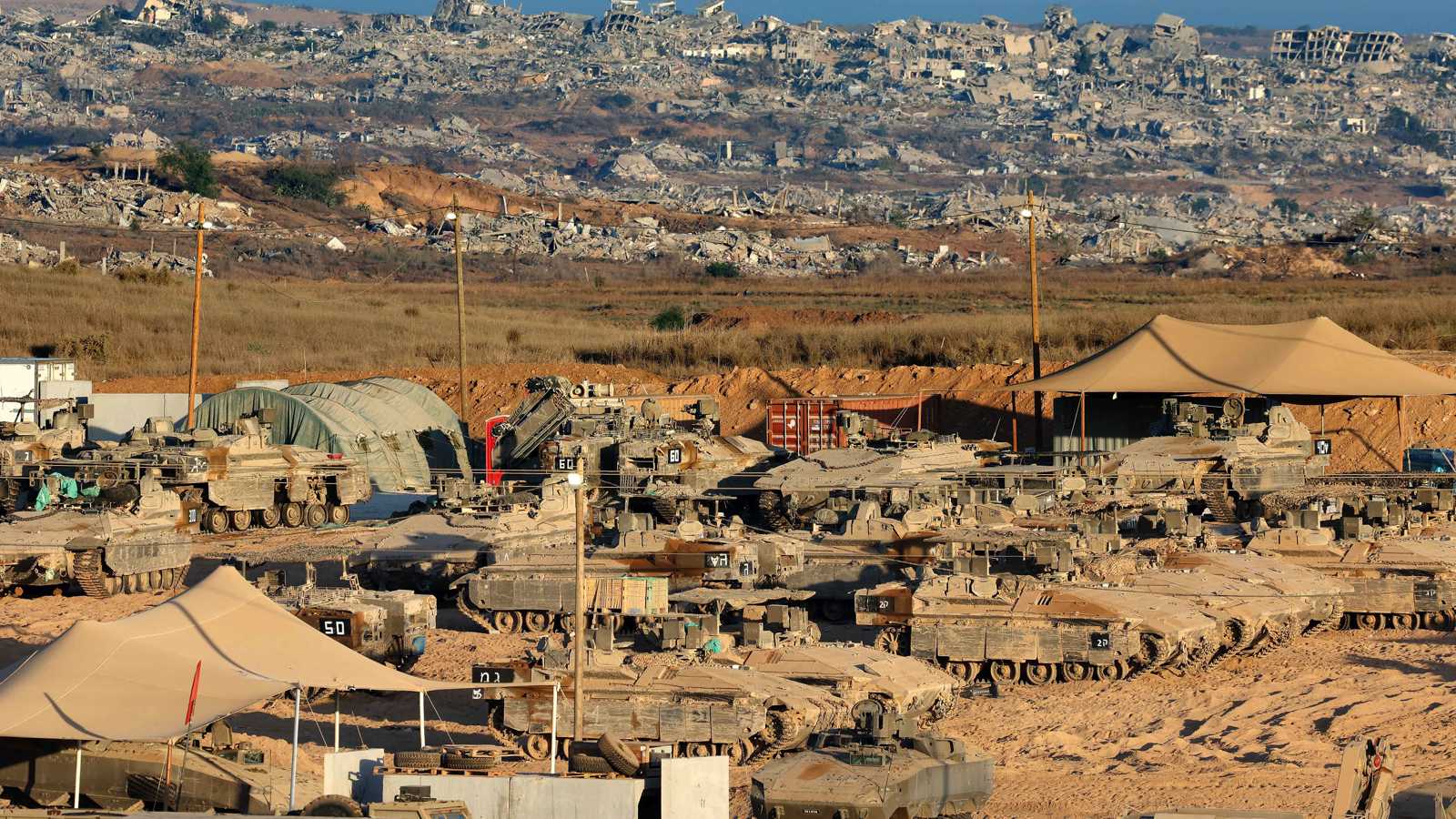 الجيش الإسرائيلي يوسع حدود "الخط الأصفر" بالقصف والنسف (فيديو)