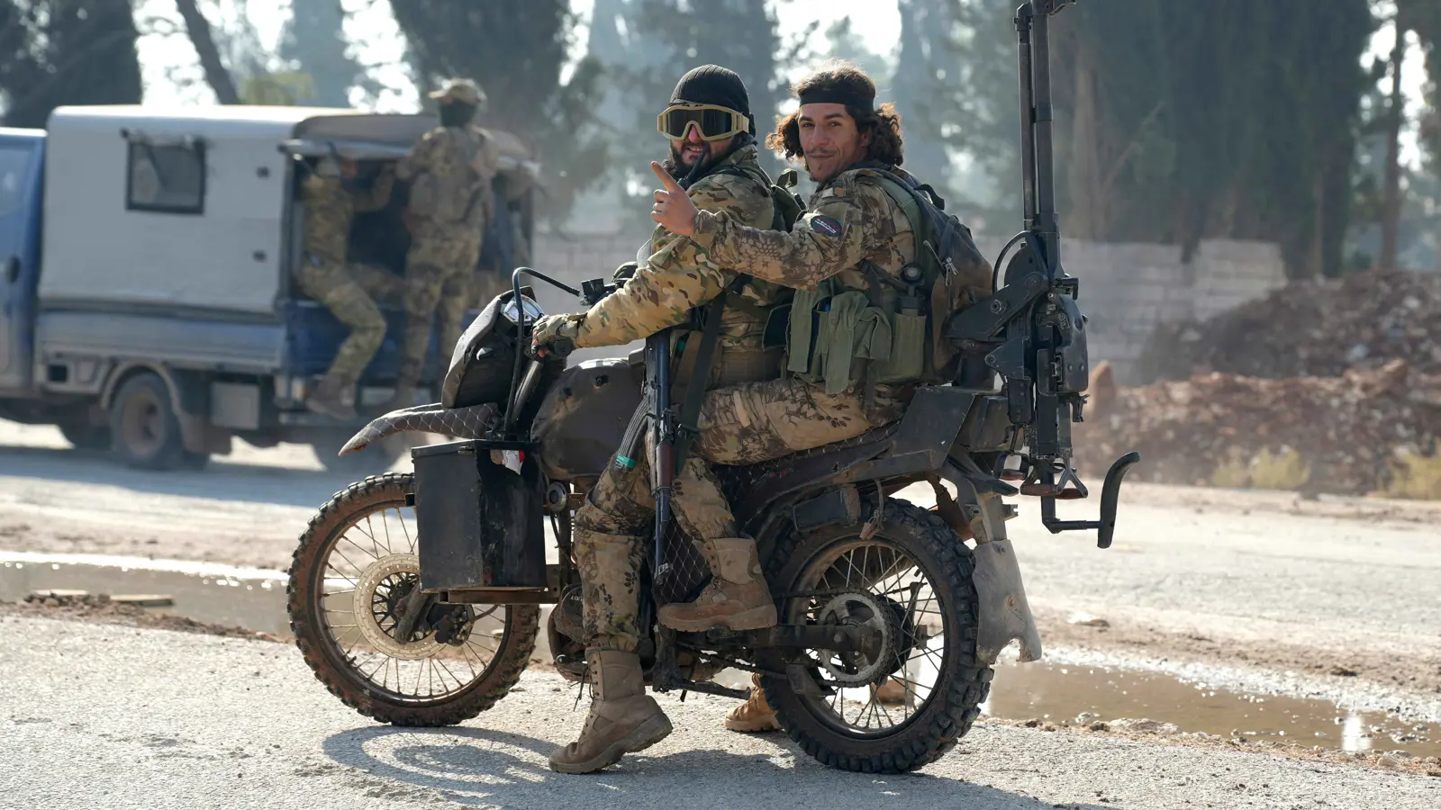 "المرصد": لأول مرة حلب خارج سيطرة الجيش السوري (فيديو)