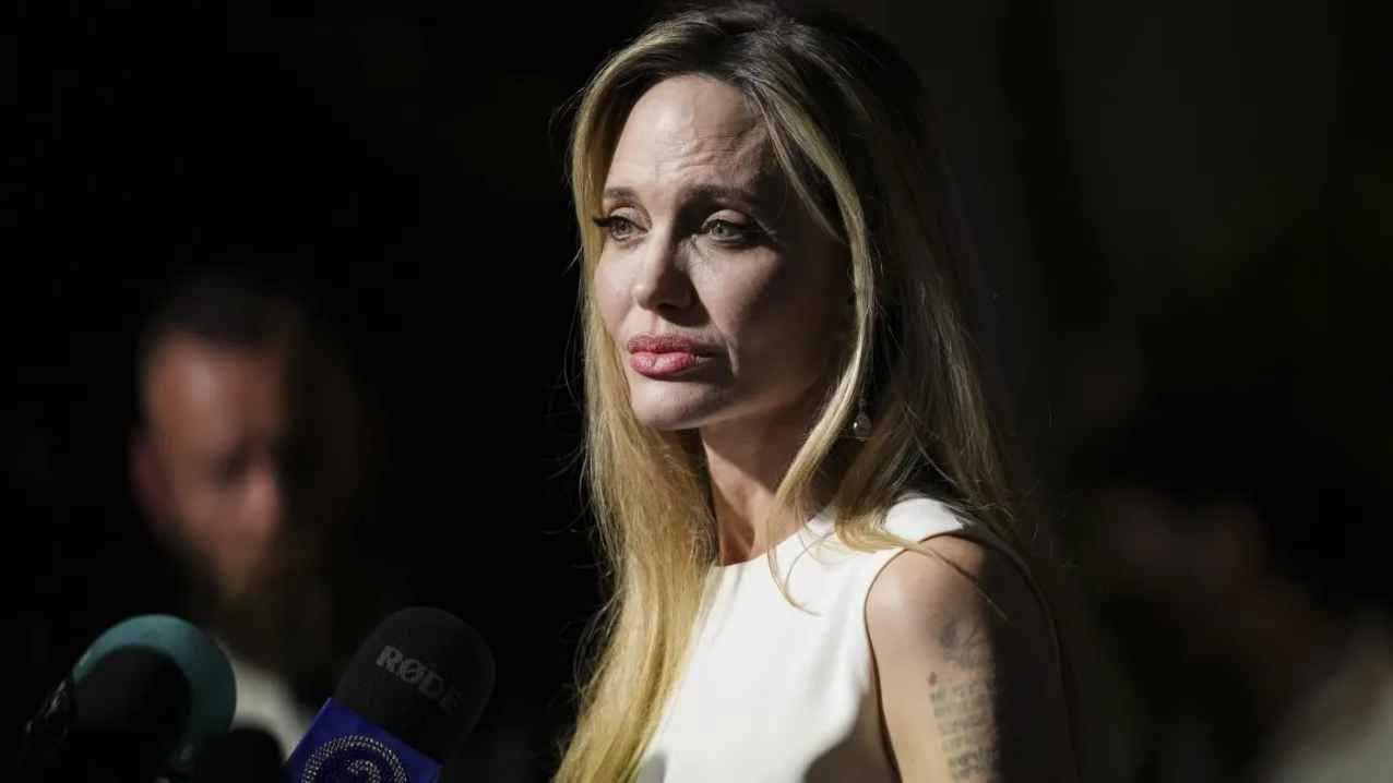 أنجلينا جولي تفاجئ خيرسون بزيارة إنسانية وسط أجواء الحرب (فيديو)