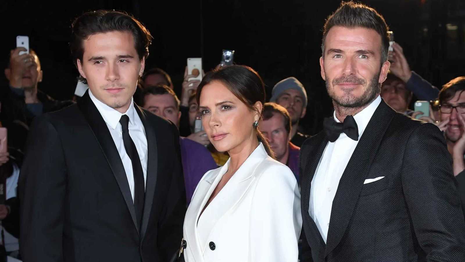 بروكلين بيكهام يجدد عهود زواجه بنيكولا بيلتز في غياب والديه