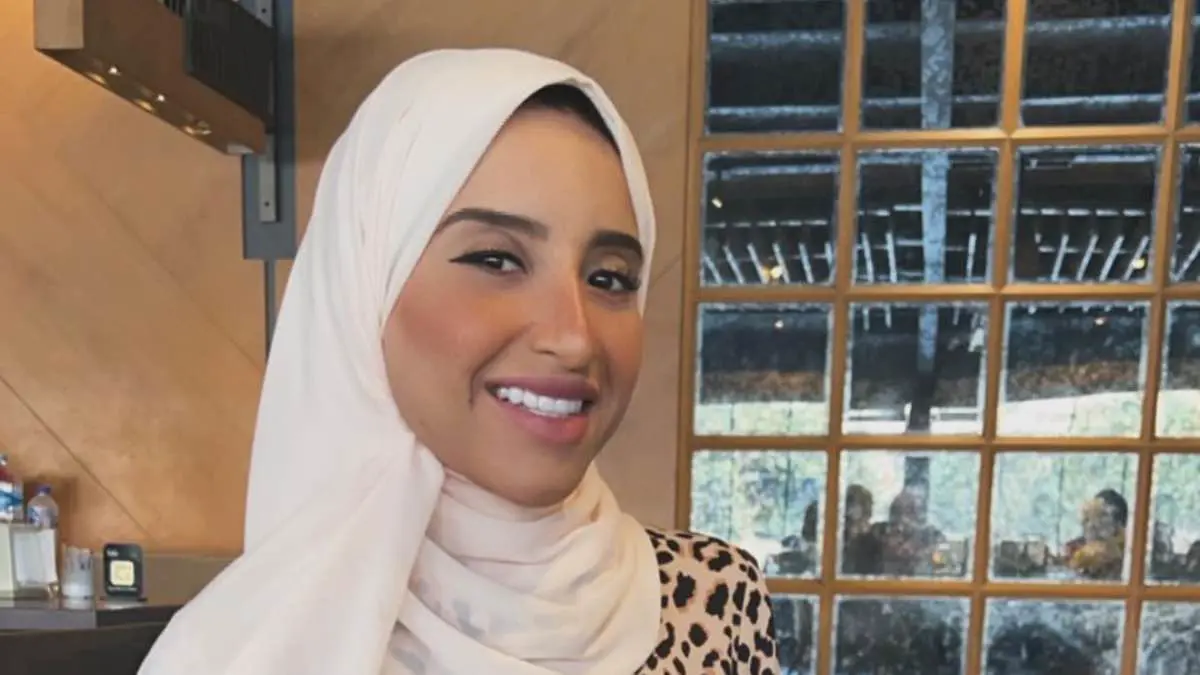 5 دجاجات في 4 دقائق.. فتاة سعودية تتصدر "تيك توك" (فيديو)