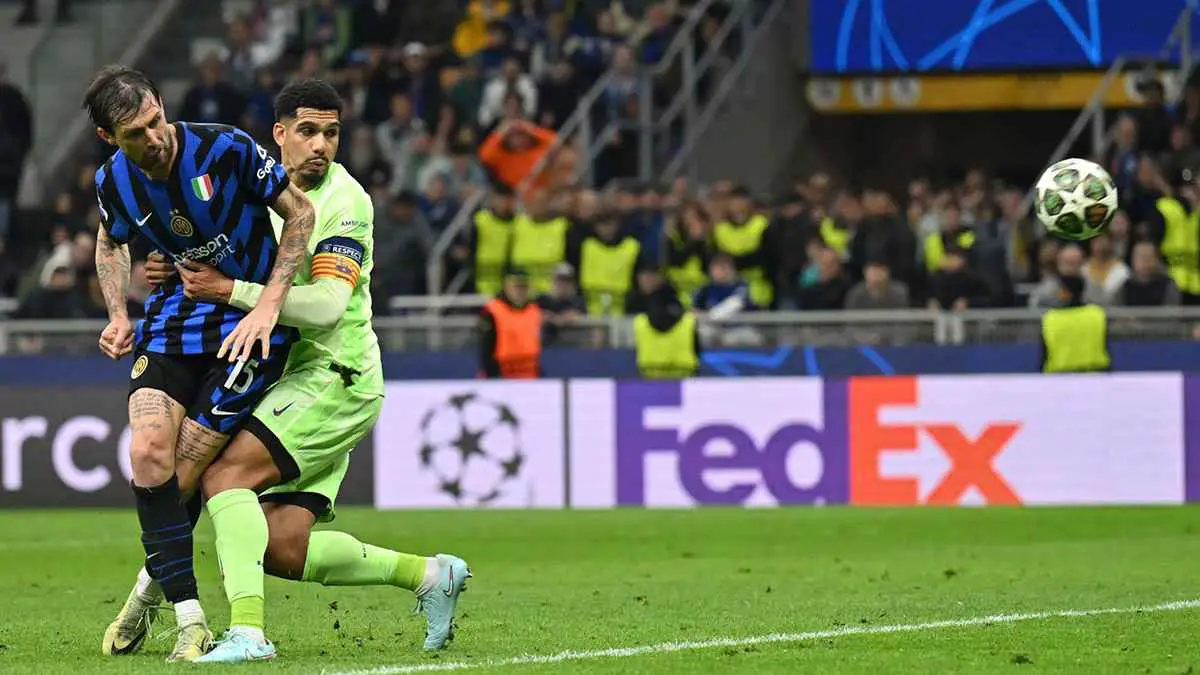 اخرج من النادي.. جماهير برشلونة تشن هجوما رهيبا على أراوخو (صور)