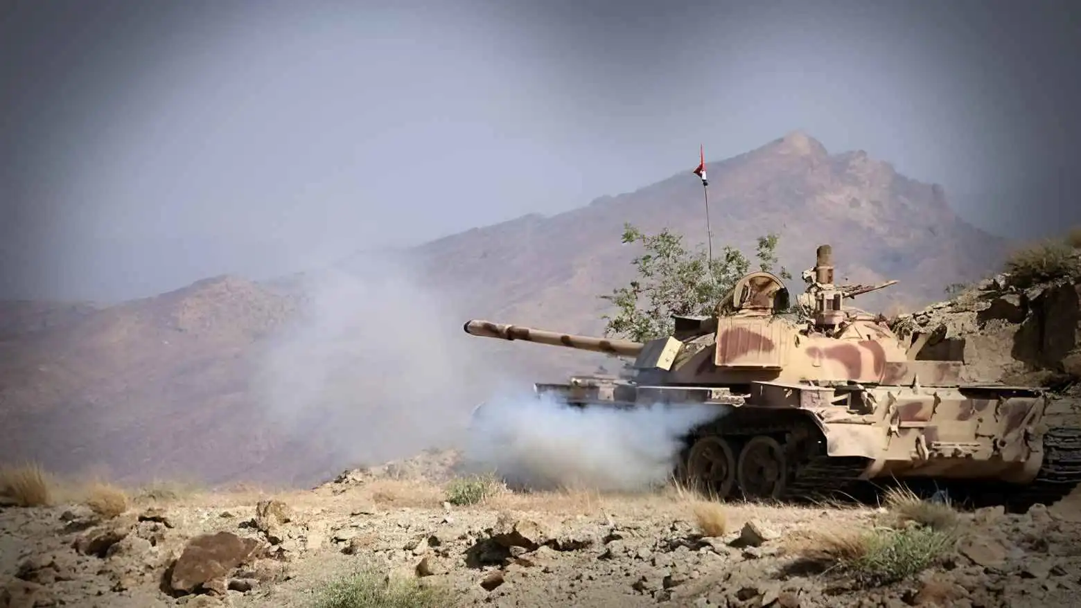 اشتباكات عنيفة بين الجيش اليمني والحوثيين في تعز توقع 14 قتيلاً