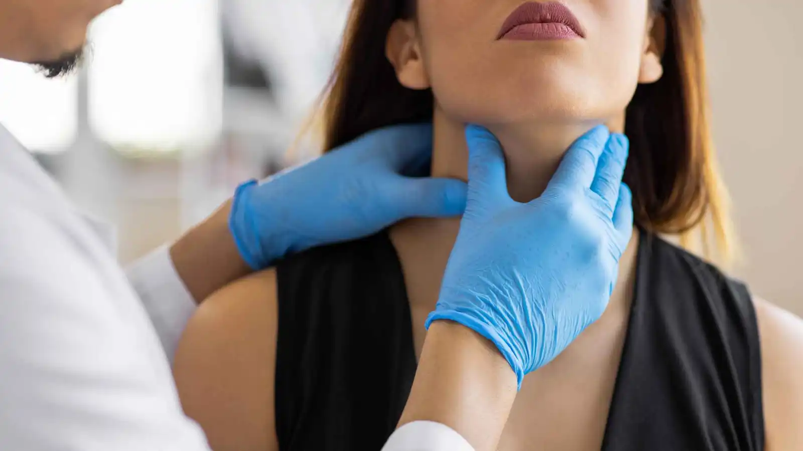 طريقة سريعة لكشف مشاكل الغدة الدرقية في المنزل