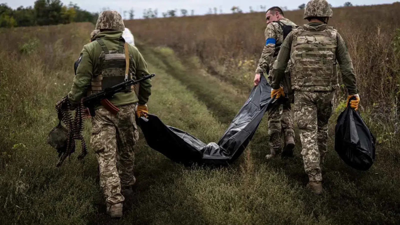 أوكرانيا تستلم رفات 1245 من جنودها القتلى