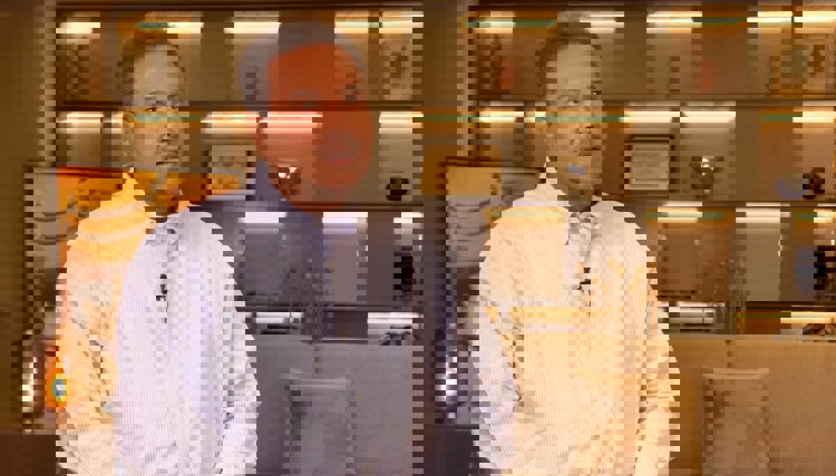 دويتو غنائي "عفوي" بين محمد عبده وآمال ماهر (فيديو)