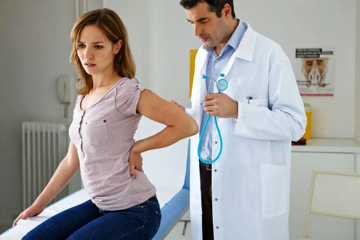 كيف تعالج الإصابة بحصوات الكلى في المنزل؟