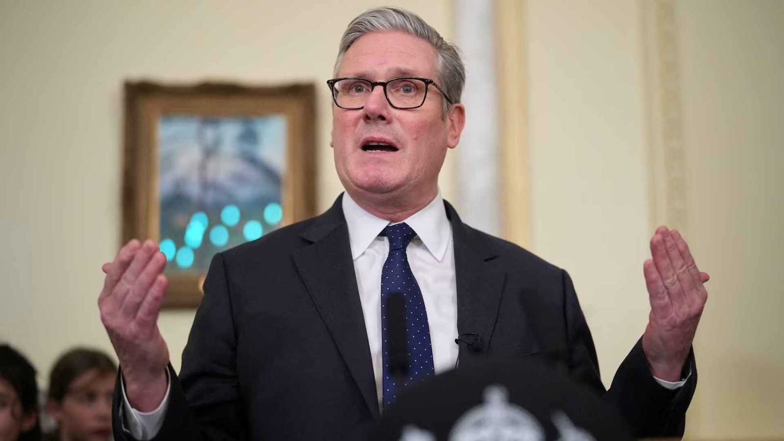 ستارمر بين الحذر والمواجهة.. بريطانيا تنتظر لحظة الحسم المناسبة مع ترامب