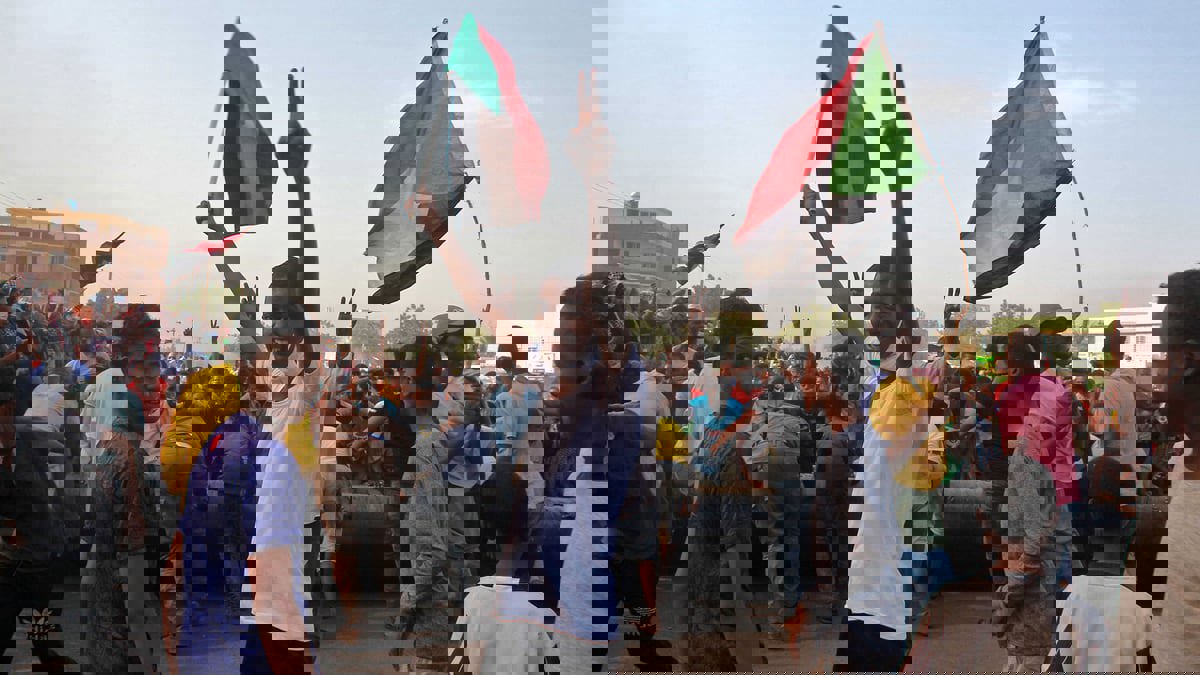 ما الذي حققته احتجاجات السودان بعد عام على "الانقلاب"؟