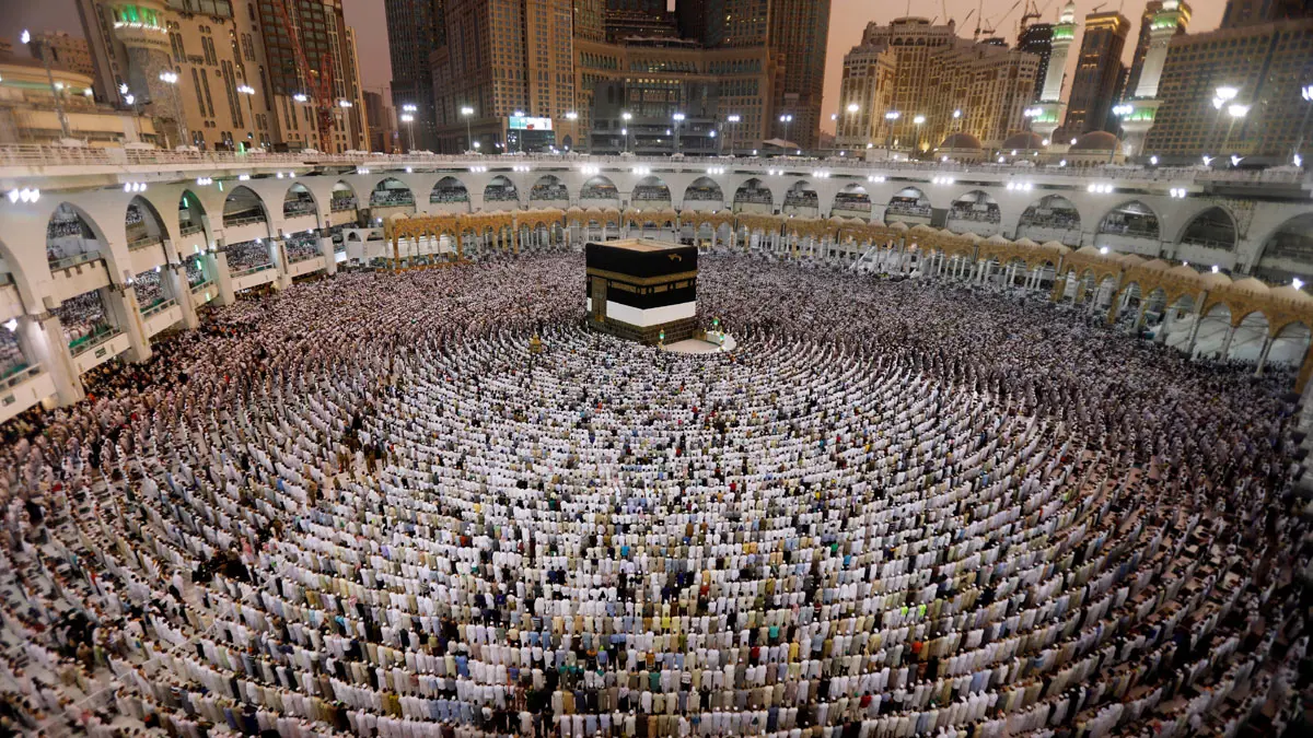 احتواء "أزمة سكن" لـ380 حاجًا جزائريًا في السعودية (صور)