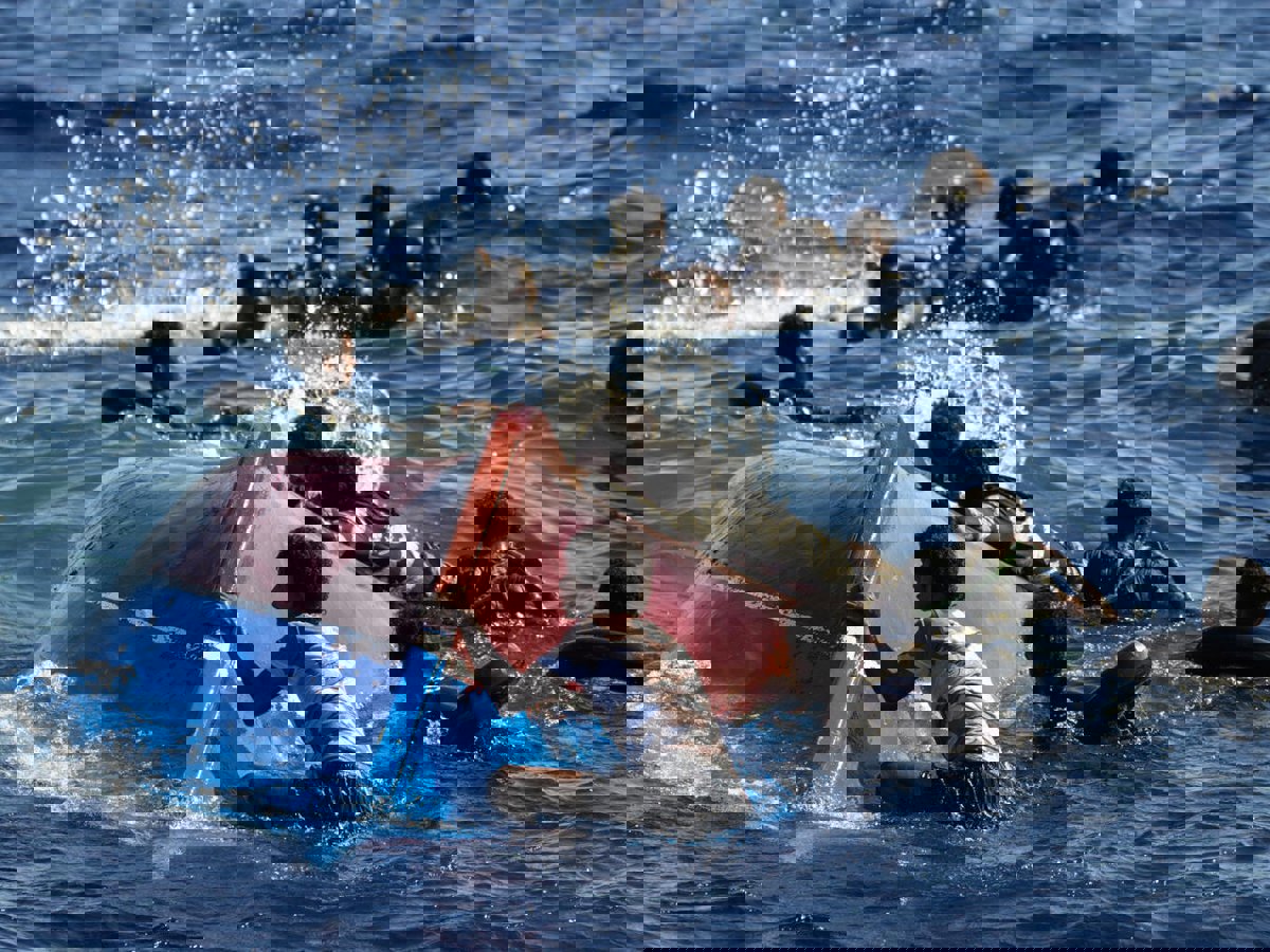 الجيش المغربي ينقذ عشرات المهاجرين غير الشرعيين من الغرق