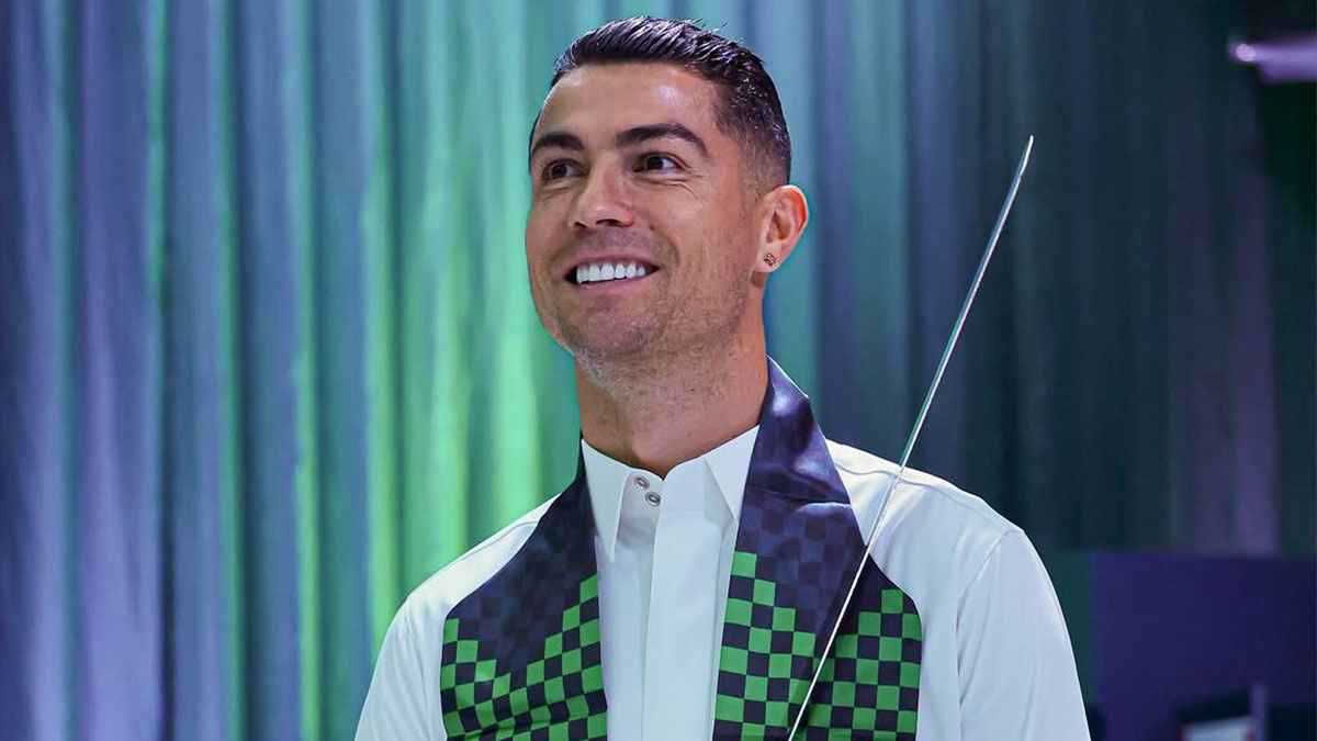 حاملا السيف.. ظهور لافت لكريستيانو رونالدو في اليوم الوطني السعودي (فيديو)