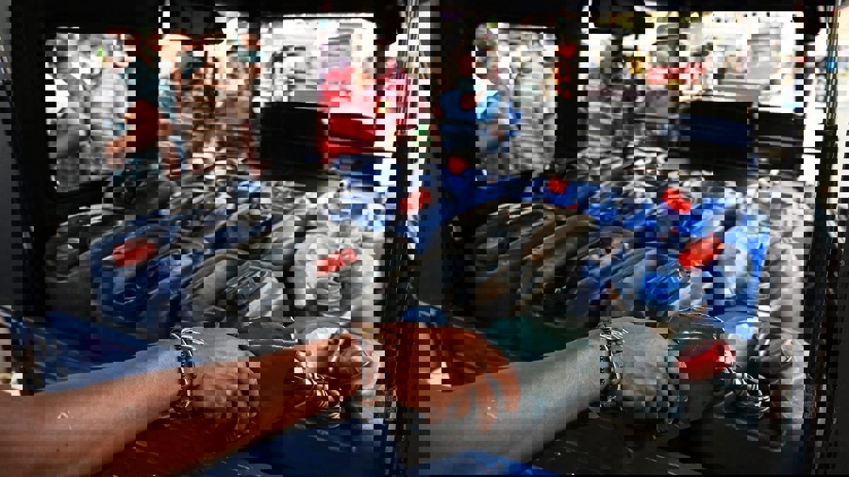 بعد نفاد الوقود.. وزير الطاقة في سريلانكا يعتذر لسائقي السيارات