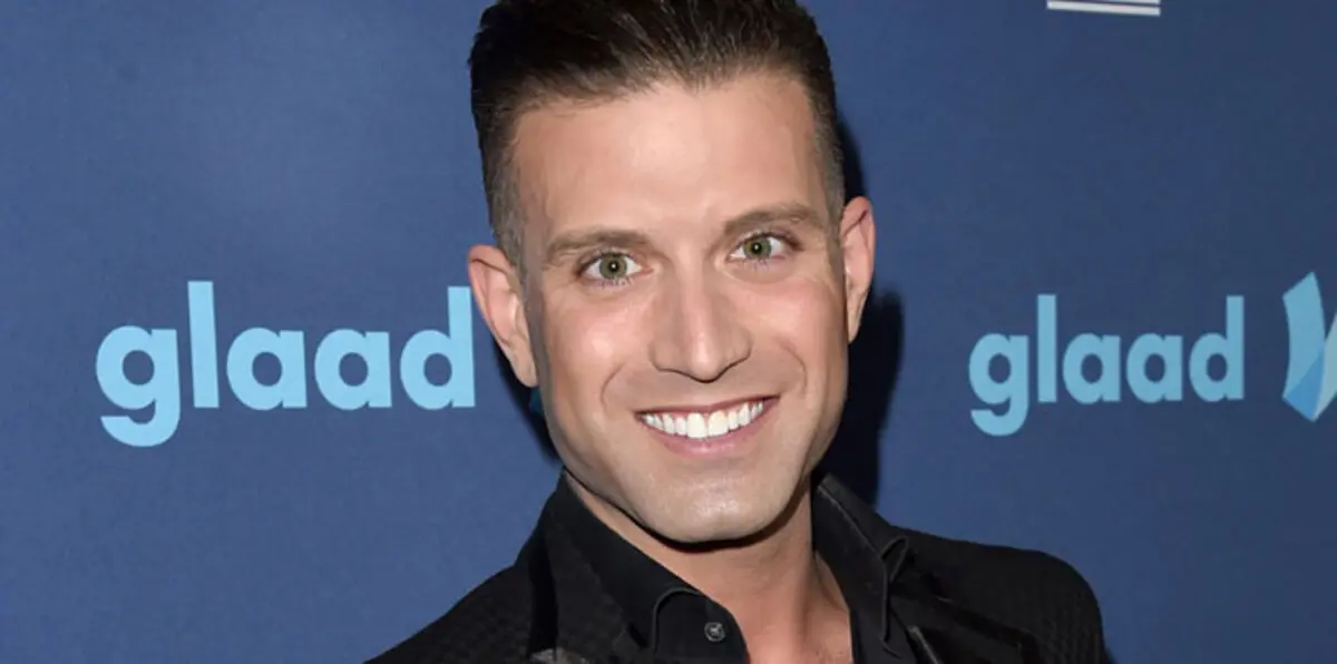 بعد اعترافه بأنه مثلي الجنس.. حفيد عمر الشريف يطلب يد فنان