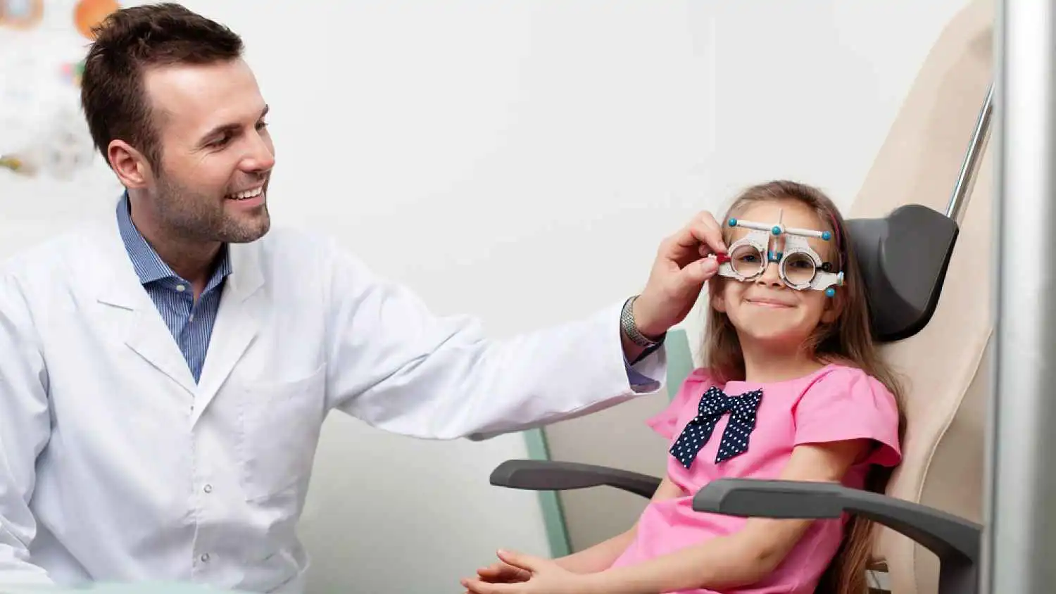 هل يمكن الشفاء من حَوَل الأطفال؟