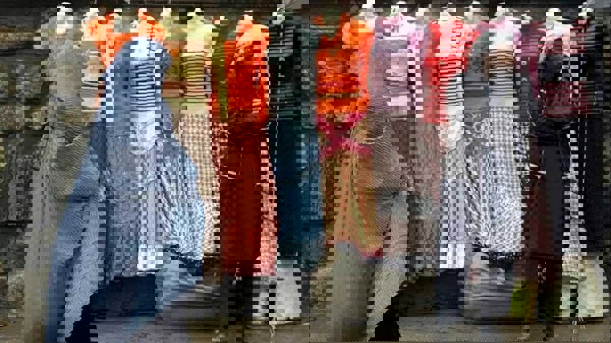 طالبان تطلب من بائعي الملبوسات قطع رؤوس دمى العرض