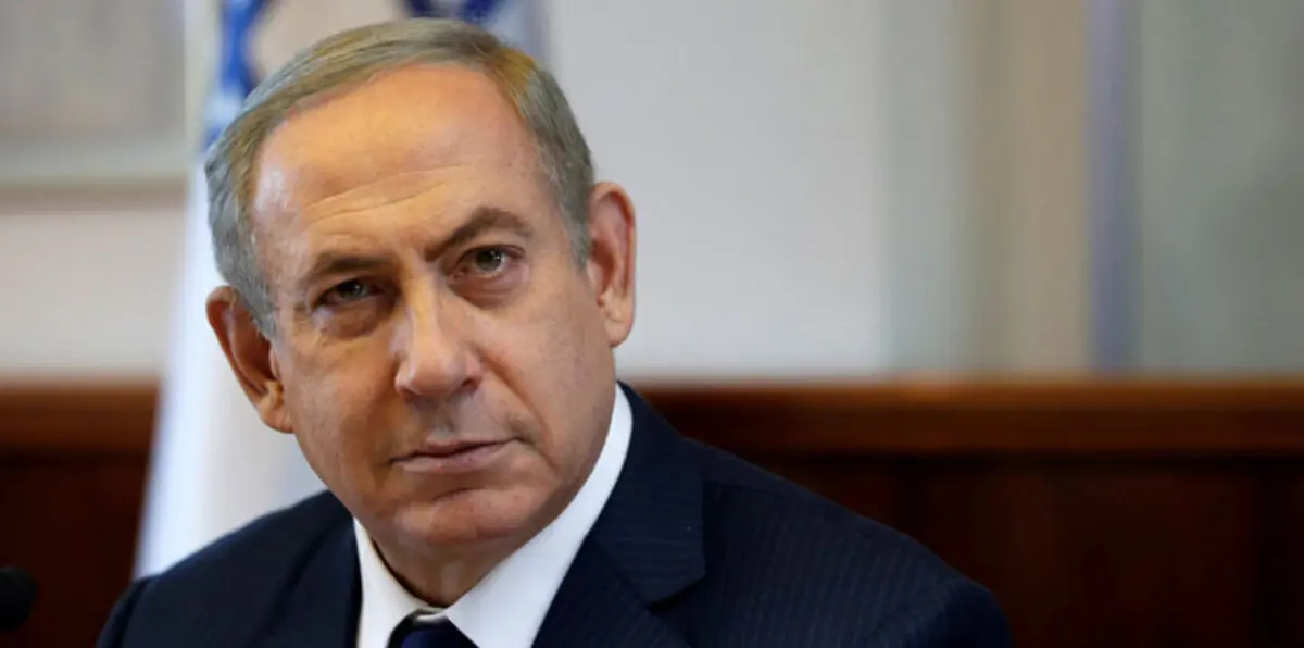 تقرير يشير إلى أنّ ابن نتنياهو وراء قانون منع رفع الأذان بالمساجد في فلسطين