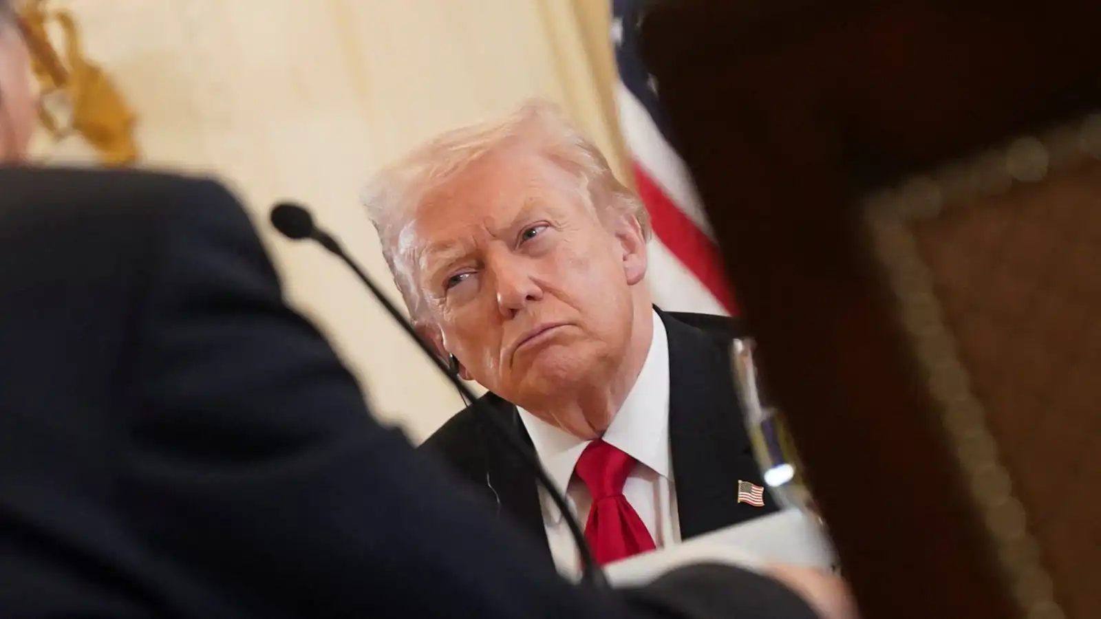 شعبية في مهب الريح.. ترامب يفقد ثقة المستقلين والشباب في ولايته الثانية