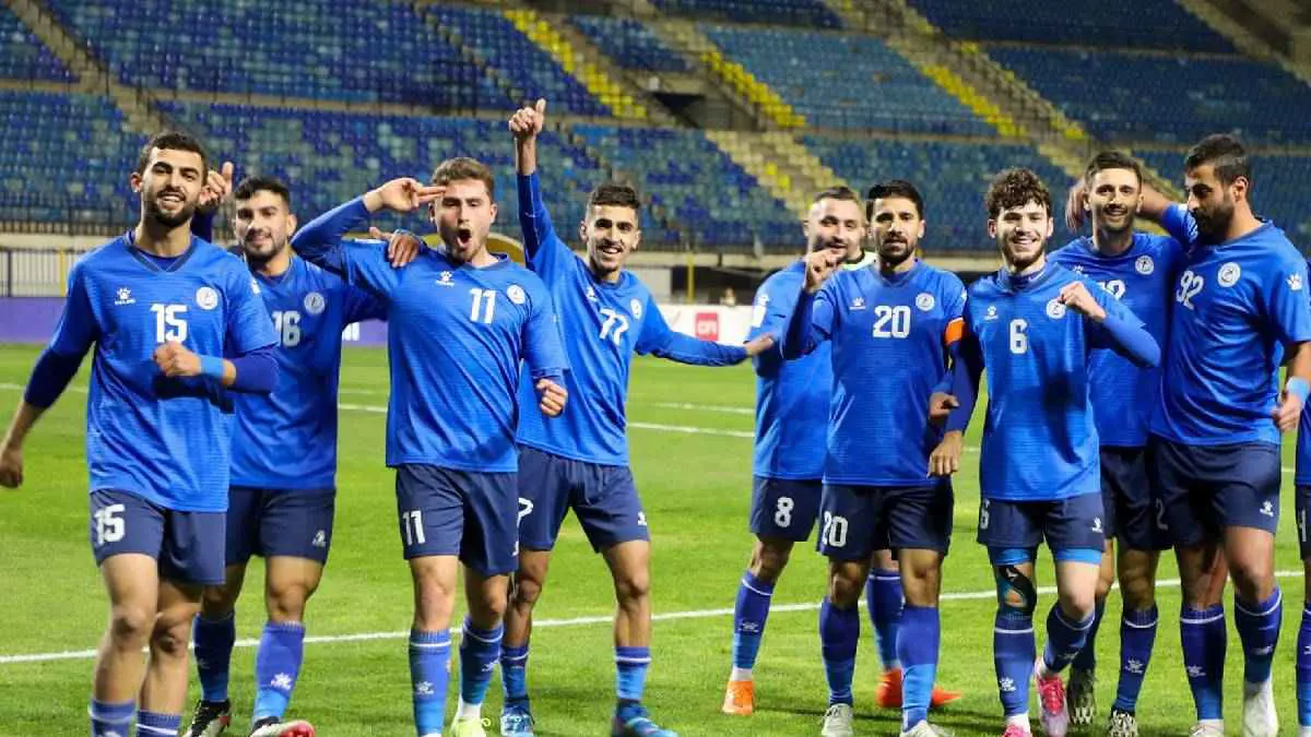 لاعب الرمثا الأردني يقود تدريبات الفريق