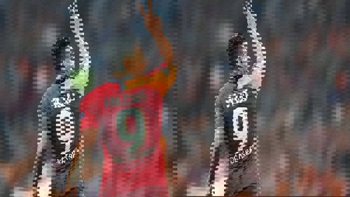 فالكاو يدرس الهروب من غالاتا سراي.. والهلال السعوي يعود إلى الصورة مجددًا