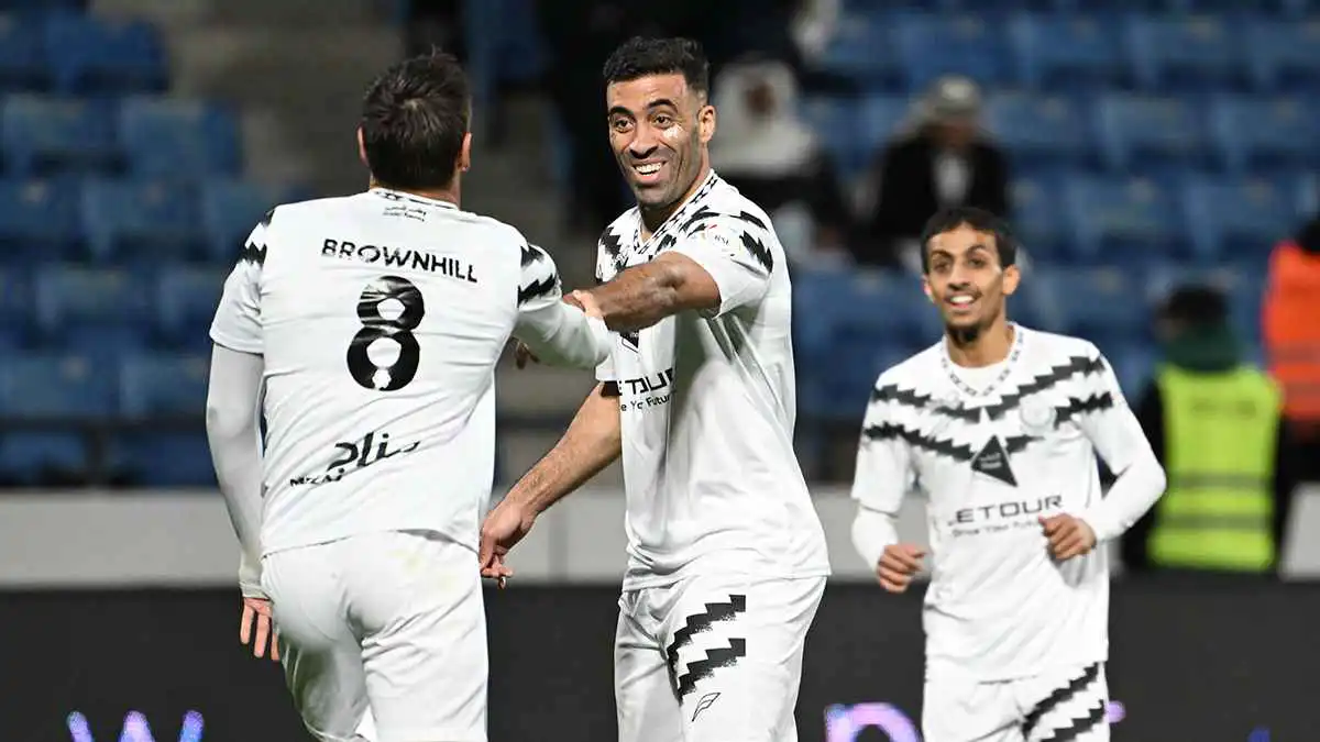 حمدالله خلال مباراة الشباب وضمك