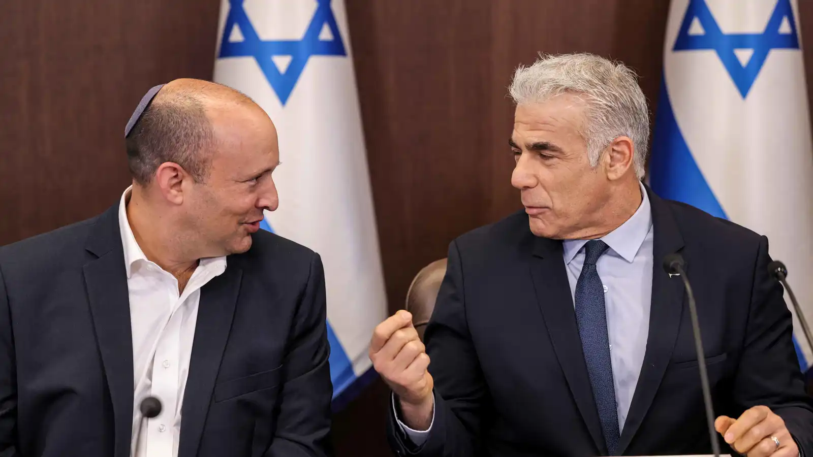 لابيد يتنازل عن موقعه الانتخابي لضمان إزاحة حكومة نتنياهو