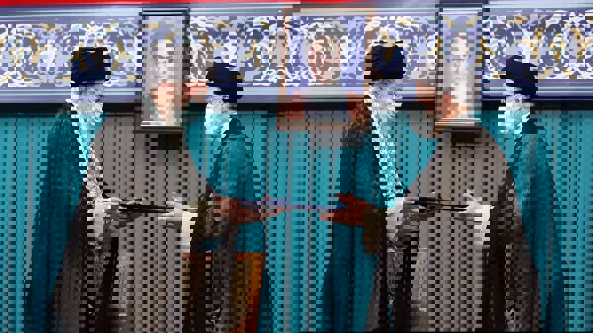 من هم أبرز الغائبين عن حفل تنصيب الرئيس الإيراني الجديد؟