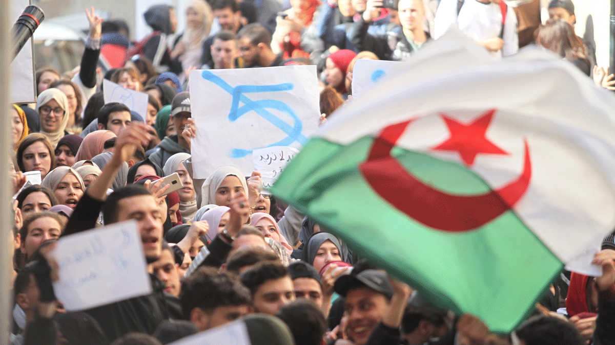 وسط استنفار أمني بمدن الجزائر.. تحذيرات من قمع مسيرات "مليونية" ضد ترشح بوتفليقة