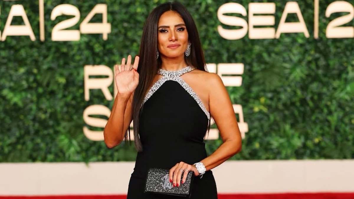 زينة تكشف عن أزمة ولادتها لطفليها التوأم في أمريكا