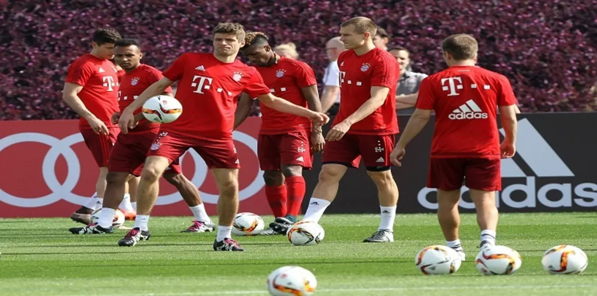 نجوم بايرن ميونيخ ورا مصنع الكراسي! (فيديو)