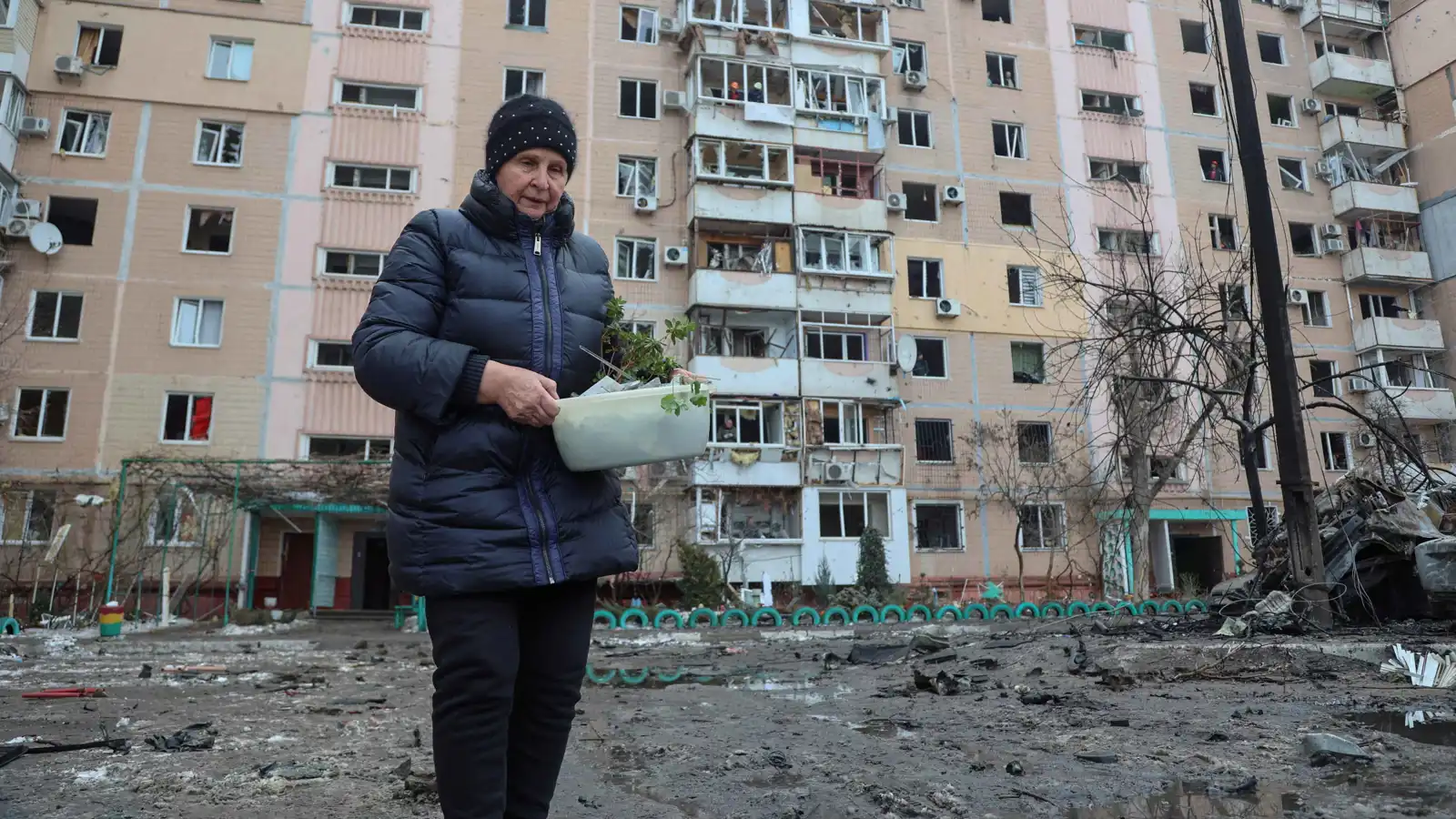 هجوم مسيرات روسية على جنوب أوكرانيا يخلف قتلى ومنازل مدمرة (فيديو)