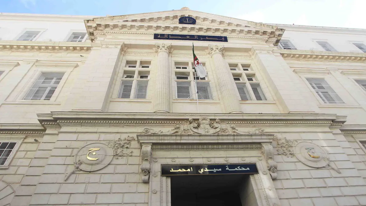 الجزائر.. منع مسؤول سابق بوزارة العدل من السفر بسبب قضايا فساد