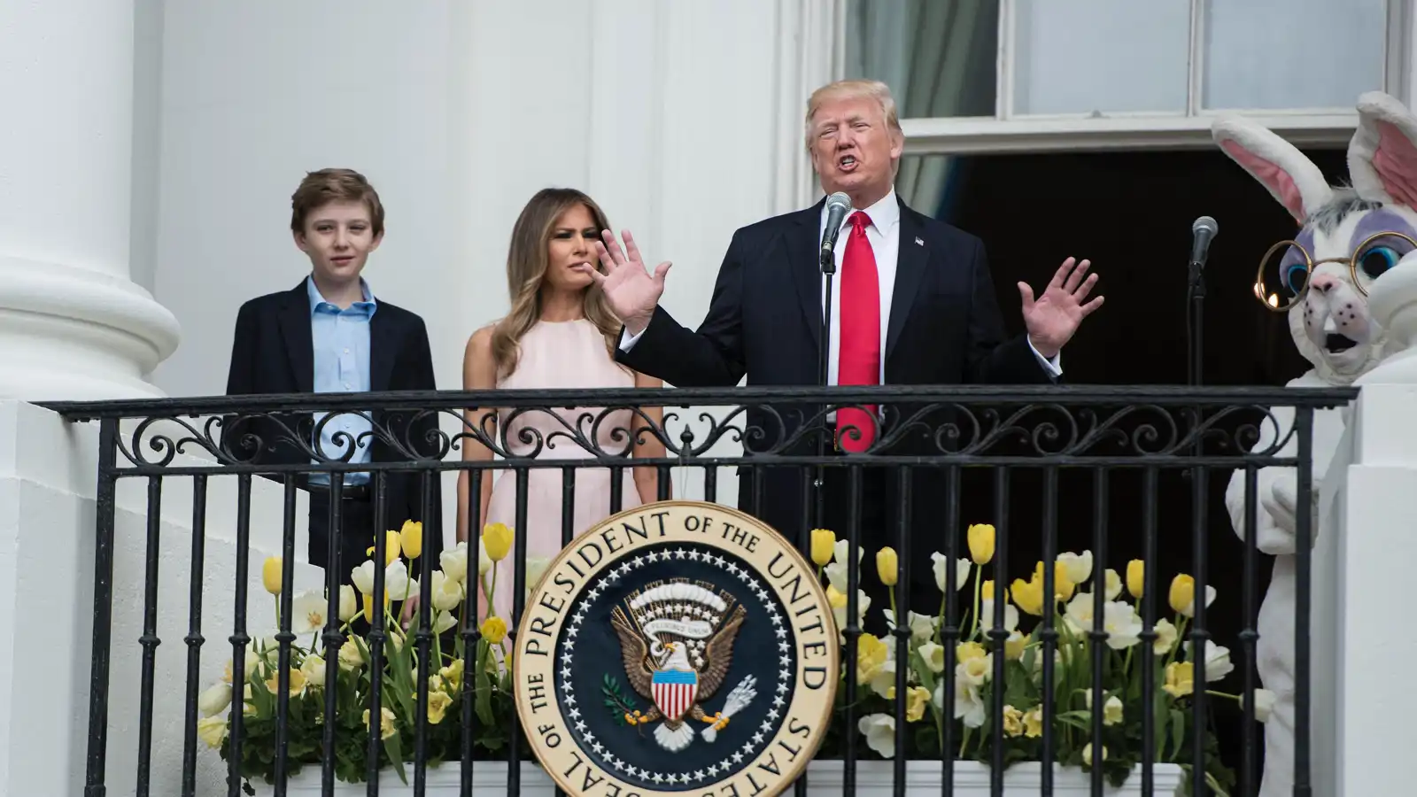 ميلانيا أم "شبيهة"؟.. فيديو لترامب في البيت الأبيض يثير الجدل