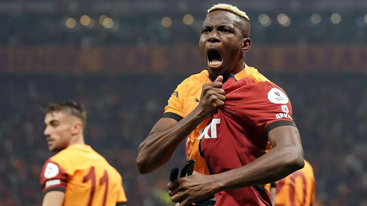 أوسيمين يهدد نابولي باعتزال كرة القدم نهائيًا