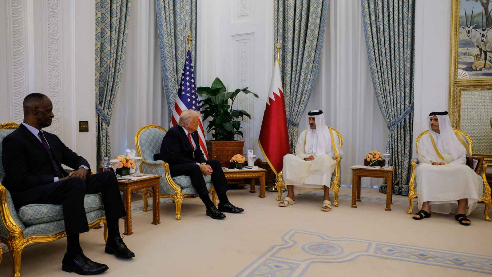 قبل مشاورات مغلقة.. ماذا دار خلال لقاء ترامب وتميم بن حمد في قطر؟