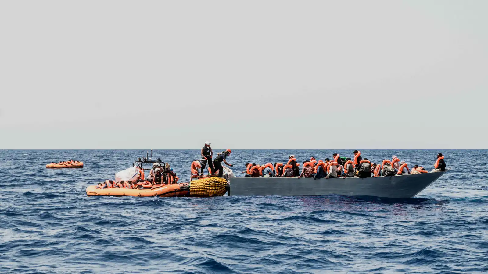 قارب هجرة غير شرعية