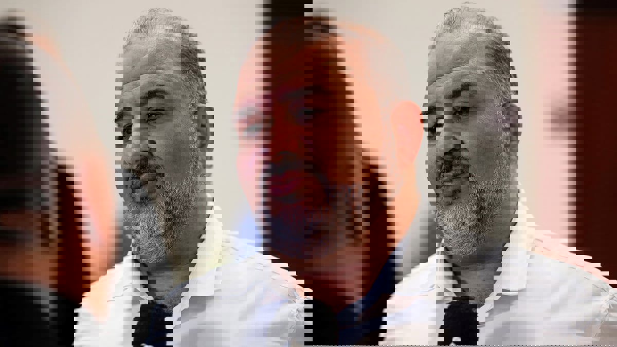 منصور عباس يرفض الاتصال بـ"الليكود" ويؤكد التزامه بالائتلاف الحكومي