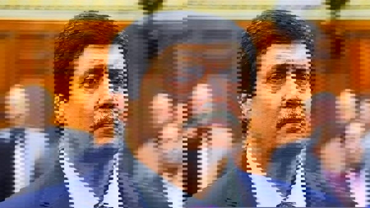 بعد مطالبات بعزله.. وزير المجاهدين في الجزائر ينفي حيازة الجنسية الفرنسية