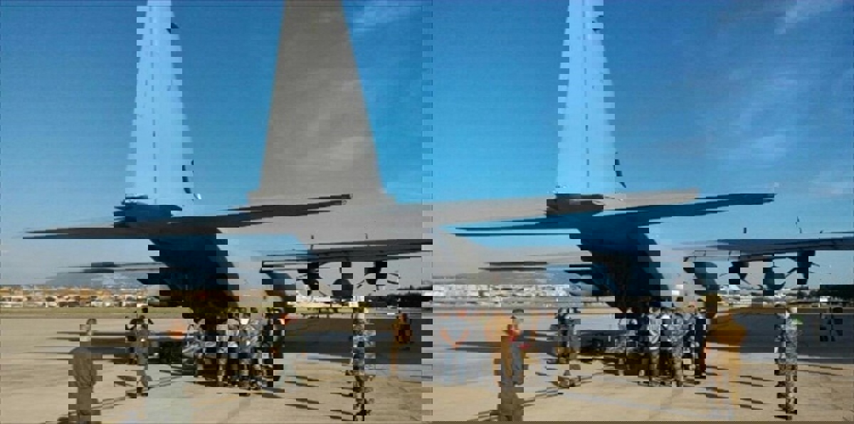 طائرة عسكرية إيطالية تجلي 16 جريحًا من بنغازي الليبية