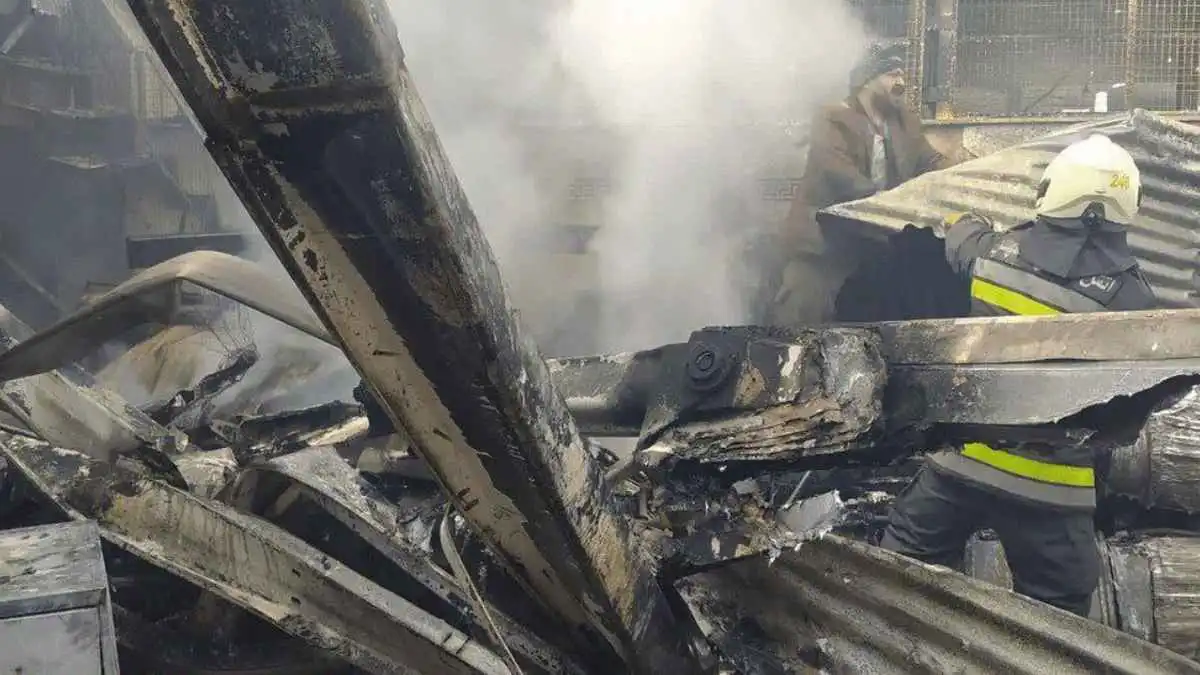 مقتل 4 أشخاص في تحطم مروحية عسكرية وسط إيران (فيديو)