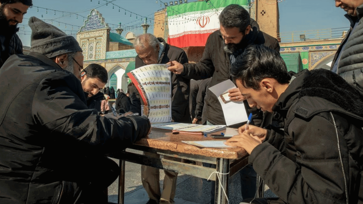 إيران.. العقوبات الغربية تلقي ظلالها على حملات الانتخابات الرئاسية