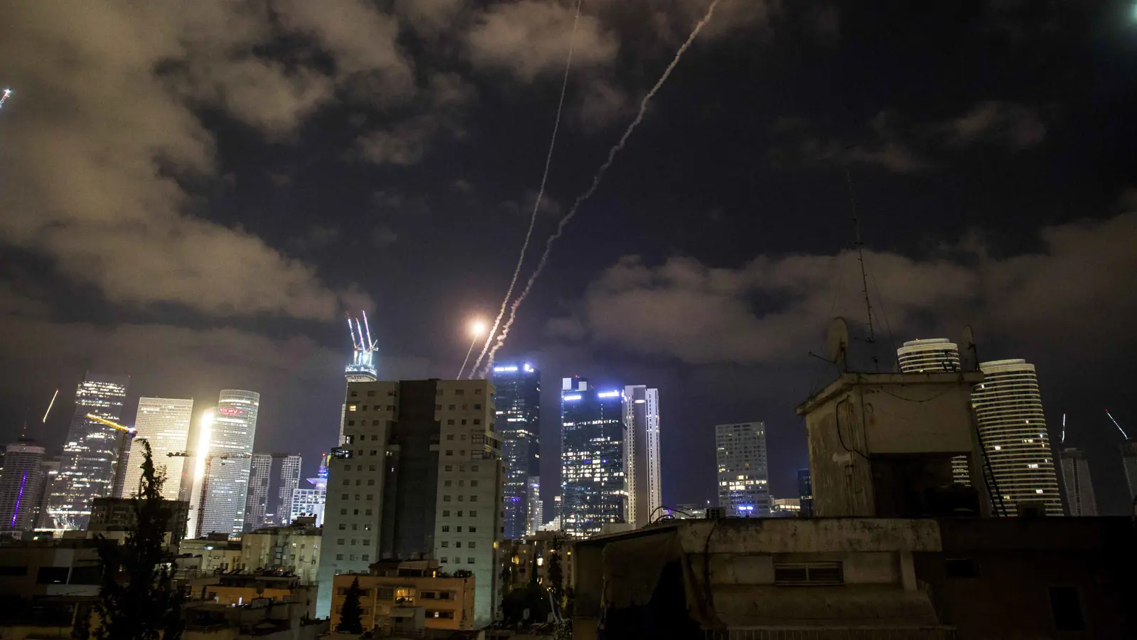 إعلام عبري: هجوم إيراني محدود استهدف شمال إسرائيل