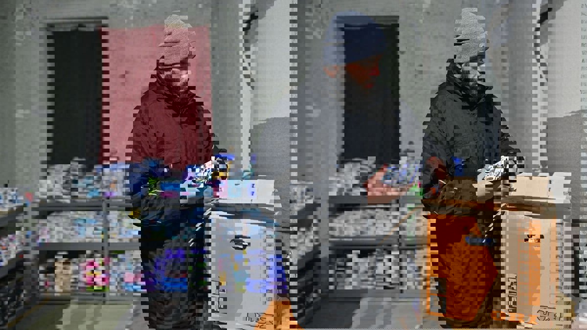 لاجئ سوري "يمنح الأمل" لأوكرانيين فارين من الحرب