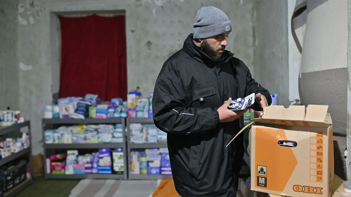 لاجئ سوري "يمنح الأمل" لأوكرانيين فارين من الحرب