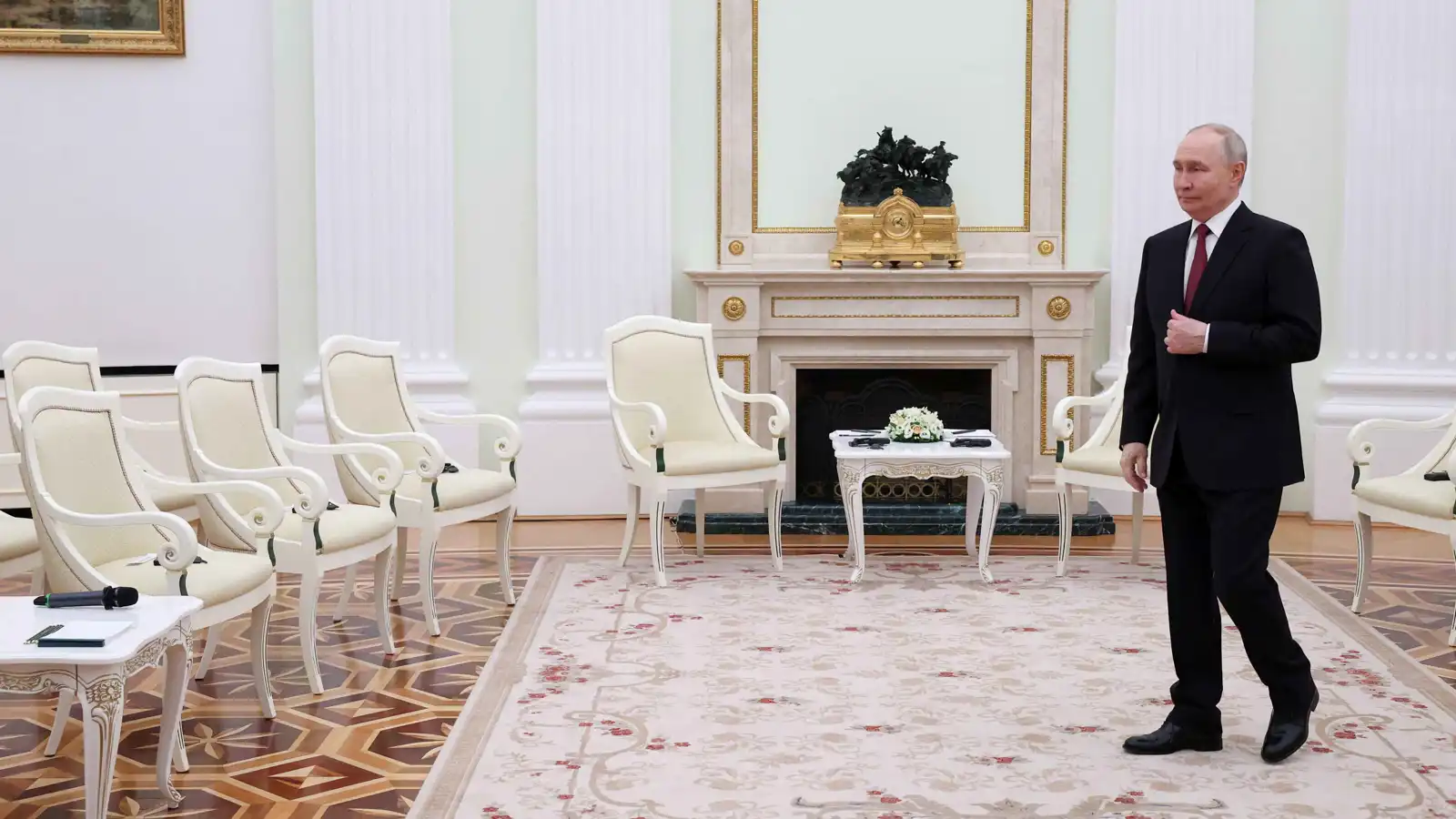 بوتين يبدأ محادثاته بشأن أوكرانيا مع ويتكوف وكوشنر وجرونباوم