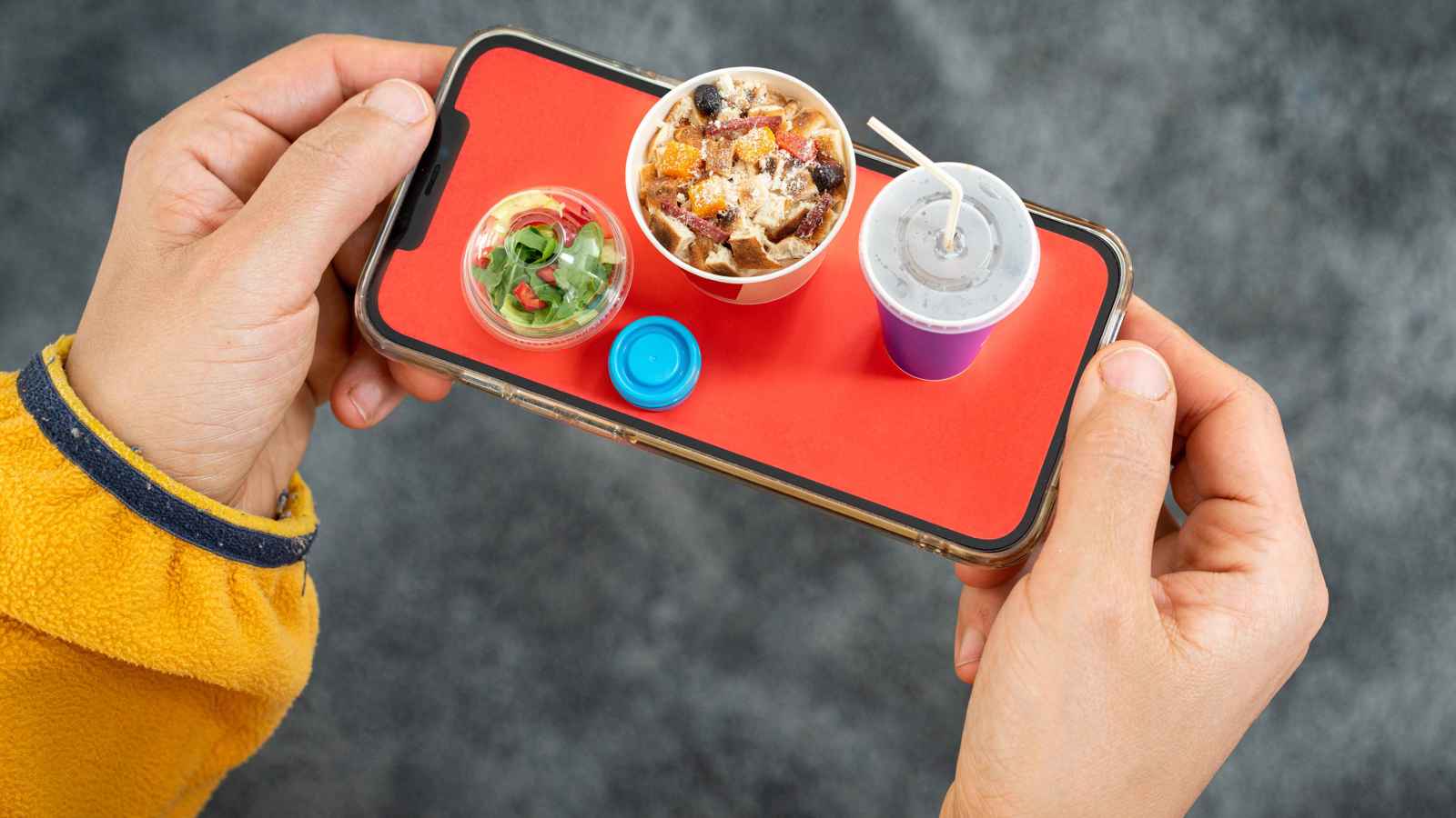 السعودية.. تطبيق نظام حماية لطلبيات المطاعم من عمال التوصيل الجائعين