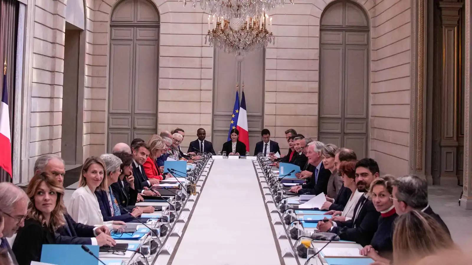 مخاض الإليزيه 2025.. بايرو والميزانية عنوانا "العام العاصف" لفرنسا