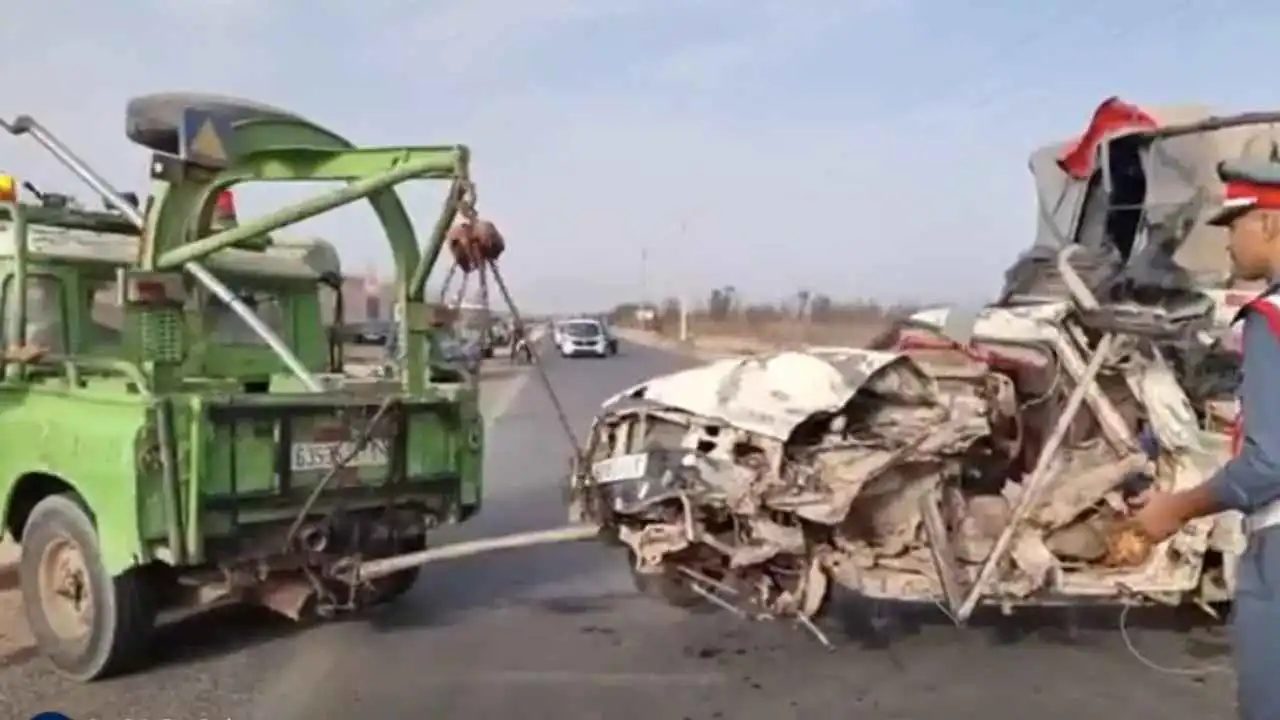 مصرع عاملتين وإصابة 16 في حادث مروع بالمغرب (صور)